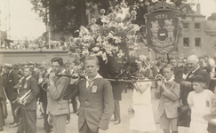 3595 Deelnemers aan de aanhankelijkheidsoptocht ter gelegenheid van het koninklijk bezoek, waaronder een delegatie van ...