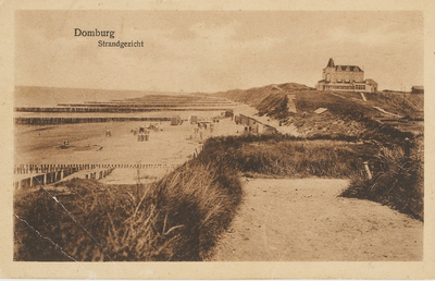 368 Domburg Strandgezicht. Gezicht op de duinen, het strand en het Strandhotel te Domburg