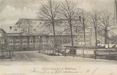 3876 Militair Hospitaal te Middelburg. Gezicht, via de Langevielebrug, op het, gedeeltelijk in de steigers staande, ...
