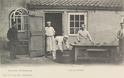 3894 Kazerne Middelburg Koks en keuken. De koks van de kazerne aan de Korte Noordstraat te Middelburg