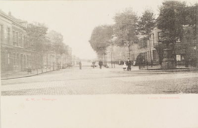 4144 H. W. - Vlissingen Coosje Buskenstraat. Gezicht op de Coosje Buskenstraat te Vlissingen, met rechts op de hoek van ...