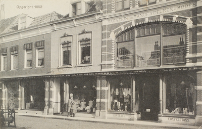4181 Opgericht 1852. Gezicht op enkele winkelpanden in het Groenewoud te Vlissingen, onder andere de firma Daniels en ...