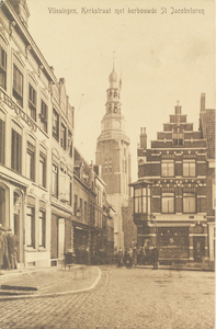 4183 Vlissingen, Kerkstraat met herbouwde St Jacobstoren. Gezicht op de Kerkstraat te Vlissingen met poserende personen ...