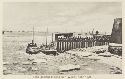 4382 Scheldezicht tijdens den Winter Febr. 1929. Gezicht op het Keizersbolwerk en het Roeiershoofd of Loodsensteiger te ...