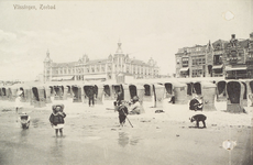 4471 Vlissingen, Zeebad. Gezicht op het Badstrand en Grand Hotel Britannia aan Boulevard Evertsen te Vlissingen