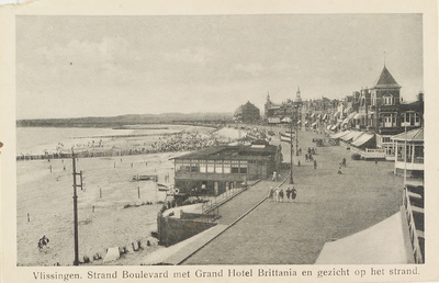 4486 Vlissingen. Strand Boulevard met Grand Hotel Brittania en gezicht op het strand. Gezicht op het Badstrand aan ...