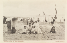 4491 Vreemdelingen op het Zeestrand. Vlissingen. Gezicht op het Badstrand aan Boulevard Evertsen te Vlissingen