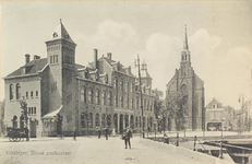 4639 Vlissingen, Nieuw postkantoor. Het postkantoor aan de Steenen Beer en de Rooms Katholieke Kerk te Vlissingen