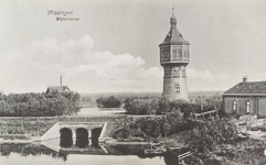 4647 Vlissingen Watertoren. Gezicht op de watertoren en een deel van de Spuikom te Vlissingen