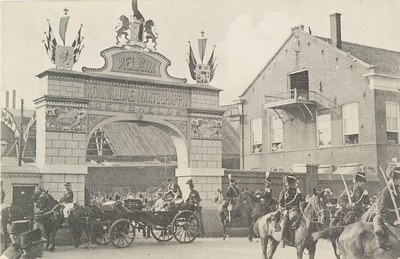 4799 Koninklijk Bezoek aan Vlissingen, 12 Sept. 1907 Aankomst van het Vorstelijk Paar op de Kon. Fabriek De Schelde . ...