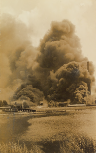 4905 De brand van het complex van de de Nederlandse Petroleum- en Asphaltmaatschappij Nedpam te Vlissingen in juli 1924