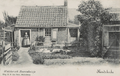 491 Walchersch Boerenhuisje Koudekerke. Vrouw Koster in dracht in de deuropening van een boerenhuisje in de Smouzegang ...