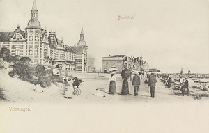 4934 Badhôtel. Vlissingen. Gezicht op Boulevard Evertsen en het strand te Vlissingen, met links Grand Hotel Britannia