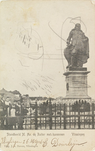 4973 Standbeeld M. Az. de Ruiter met kanonnen Vlissingen. Het standbeeld van Michiel Adriaanszoon de Ruyter op het ...