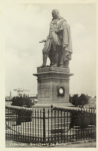4976 Vlissingen. Standbeeld de Ruijter. Het standbeeld van Michiel Adriaanszoon de Ruyter op het Keizersbolwerk te Vlissingen