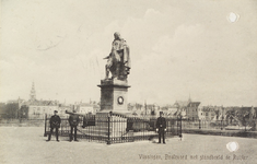 4990 Vlissingen, Boulevard met standbeeld de Ruijter. Het standbeeld van Michiel Adriaanszoon de Ruyter op het ...