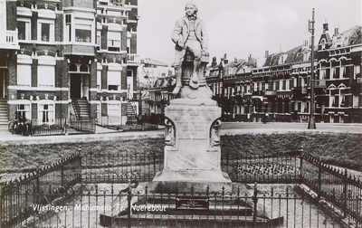 5017 Vlissingen, Monument Fr. Naerebout. Het standbeeld van Frans Naerebout op de hoek van Boulevard Bankert en de ...