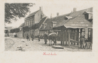 505 Koudekerke. Militairen, de travalje en paard met sleepbord op het Dorpsplein te Koudekerke