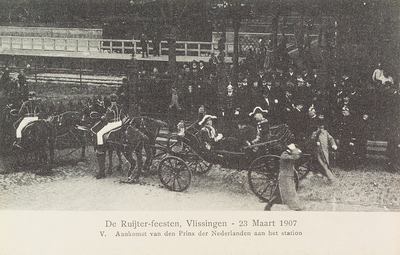 5056 De Ruijter-feesten, Vlissingen - 23 Maart 1907 V. Aankomst van den Prins der Nederlanden aan het station. Prins ...