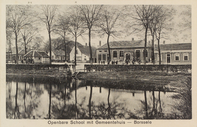 5101 Openbare School mit Gemeentehuis - Borssele. Gezicht op de de vate met op de achtergrond de openbare lagere school ...