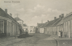 5115 Dorpstraat, Ellewoutsdijk. Gezicht op de Dorpsstraat in Ellewoutsdijk, met links een kruidenierswinkel