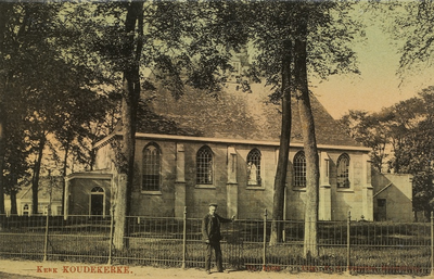 526 Kerk Koudekerke. De Ned. Herv. kerk op het Dorpsplein te Koudekerke