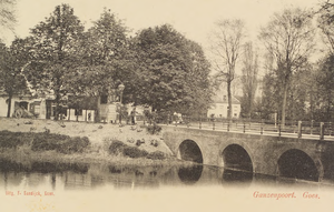 5343 Ganzepoort. Goes. Gezicht op de Ganzepoortbrug of Steenen Brug over de Oostvest in Goes