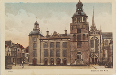 5407 Goes Stadhuis met Kerk. Gezicht op het stadhuis aan de Grote Markt en op de Lange en Korte Kerkstraat in Goes, met ...