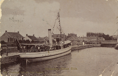 5496 Hansweert, Kleine Sluis. Gezicht op de Kleine Schutsluis in Hansweert, met het aangemeerde stoomschip Anvers