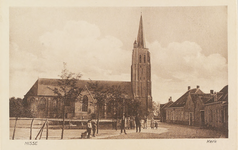 5731 Nisse Kerk. Gezicht op het Dorpsplein met de Nederlandse Hervormde kerk in Nisse