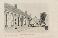 5748 Kerkstraat, Ovezande. Gezicht op de Kerkstraat in Ovezande met links in het deurgat Helena Priem-Rijk. Het ...