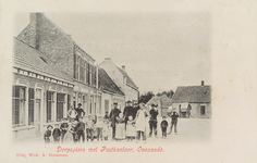 5757 Dorpsplein met Postkantoor, Ovezande. Gezicht op het Dorpsplein te Ovezande met het postkantoor (tweede huis van ...