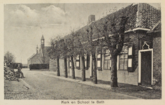 5799 Kerk en School te Bath. Gezicht op de Lillostraat (vroegere Kerkstraat) met de Nederlandse Hervormde kerk, de ...