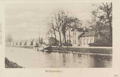 5877 Wilhelminadorp. Gezicht op huizen aan het Goese havenkanaal in Wilhelminadorp