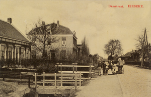 5917 Damstraat. Ierseke. Gezicht op de Damstraat in Yerseke