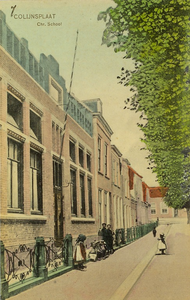 5993 Colijnsplaat Chr. School. Poserende kinderen bij de Christelijke School aan de Westzijde van de Voorstraat te ...