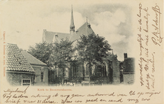 6110 Kerk te Brouwershaven. Gezicht op de Nicolaaskerk te Brouwershaven, met links (gebouw achter lantaarn) de ...