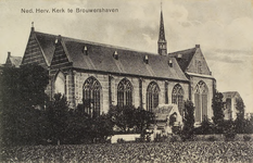 6118 Ned. Herv. Kerk te Brouwershaven. De Nicolaaskerk te Brouwershaven gezien vanuit het zuiden