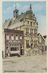 6129 Brouwershaven - Stadhuis. Gezicht op het stadhuis van Brouwershaven vanaf de Markt, met links Hotel Ringelberg