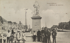 6147 Brouwershaven Standbeeld van Jacob Cats. Het standbeeld van Jacob Cats te Brouwershaven gezien in de richting van ...