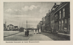 6152 Noordzijde Havenplein en haven Brouwershaven. Gezicht op de Haven zuidzijde, met links het gebouw van het Loodswezen