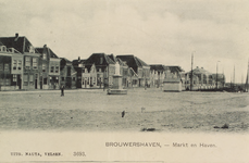 6154 Brouwershaven, - Markt en Haven. Gezicht op Markt en Haven noordzijde te Brouwershaven, met rechts het kantoor van ...