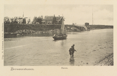 6158 Brouwershaven. Haven. Gezicht op het havenkanaal van Brouwershaven, met links molen De Haan