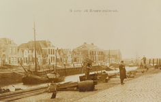 6162 Groete uit Brouwershaven. Gezicht op Haven noordzijde en de haven te Brouwershaven, met in het midden het kantoor ...
