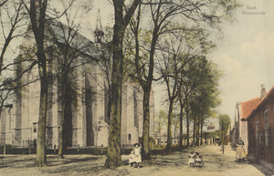 6323 Kerk Haamstede. Gezicht op de Nederlandse Hervormde kerk te Haamstede, met uiterst rechts het omstreeks 1760 ...