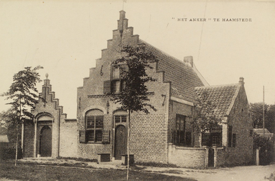 6327 Het Anker te Haamstede. Gezicht op het huis het Oude Anker aan het Sluispad te Haamstede, met links daarvan een ...