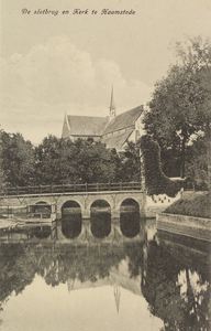 6341 De slotbrug en Kerk te Haamstede. Gezicht op de brug en poort behorend bij Slot Haamstede en de Nederlandse ...