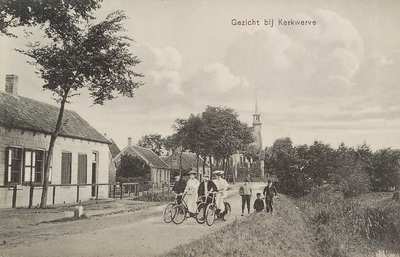 6399 Gezicht bij Kerkwerve. Gezicht op de Kerkweg te Kerkwerve, met op de achtergrond de Nederlandse Hervormde kerk
