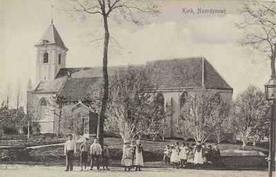 6456 Kerk, Noordgouwe. Gezicht op de (bepleisterde) Nederlandse Hervormde kerk en de aangebouwde openbare lagere school ...