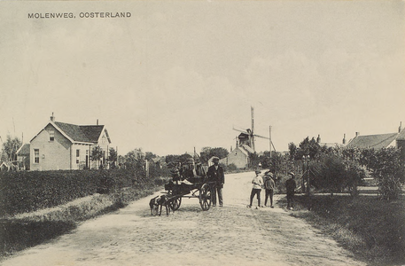 6495 Molenweg, Oosterland. Gezicht op de Molenweg in Oosterland